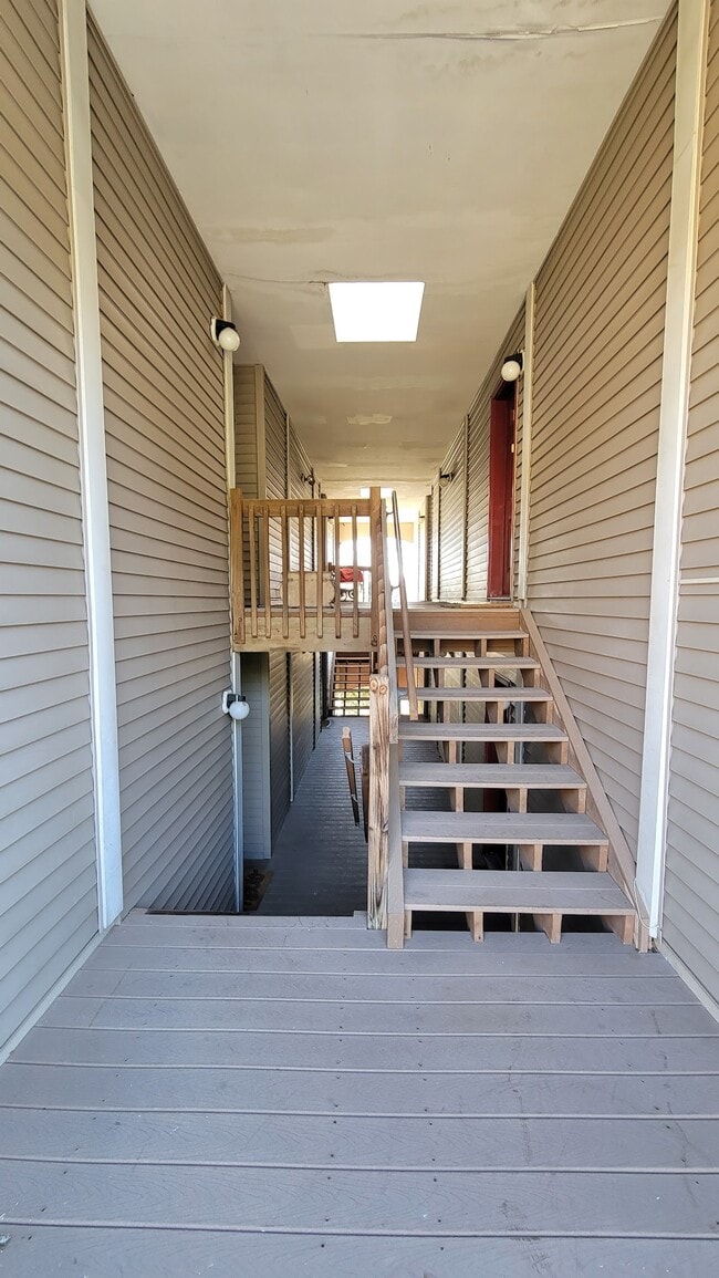 Steps to condo - 780 River Rd Unit 373