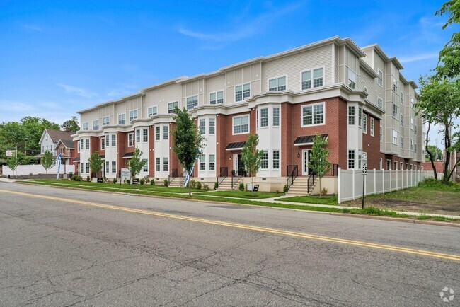 Building Photo - 70 Ridgedale Ave Unit 103 Rental