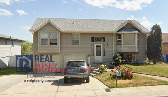 Building Photo - 4 bed 3 bath home - 2 car garage - pet friendly