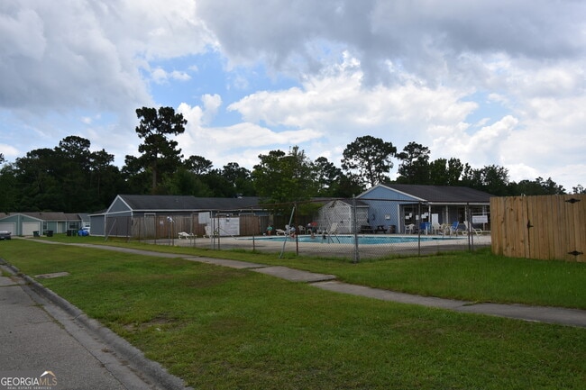 Building Photo - 556 Chateau Cir
