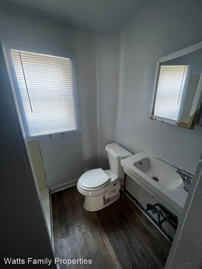 Photo - 2 br, 1 bath House - 202 York St