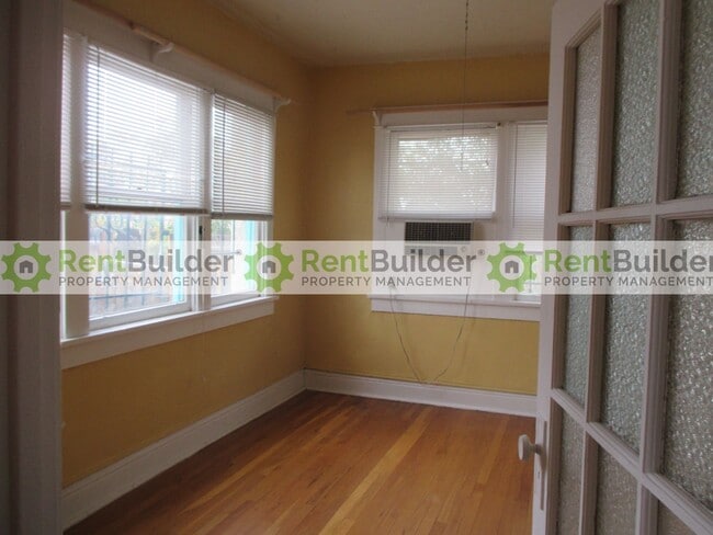 Photo - 103 Maple St NE