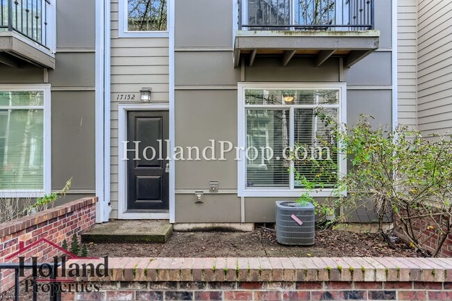 Building Photo - Stylish Townhome Near MAX, Nike & Costco in Prime Beaverton Location