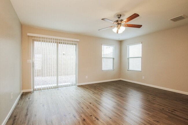 Photo - 8225 W Illini St