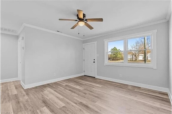 Photo - 1501 Earl Dr