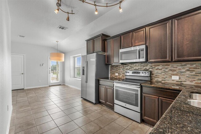 Photo - 825 Heritage Springs Trail