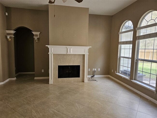 Building Photo - 27182 Kings Manor Dr S