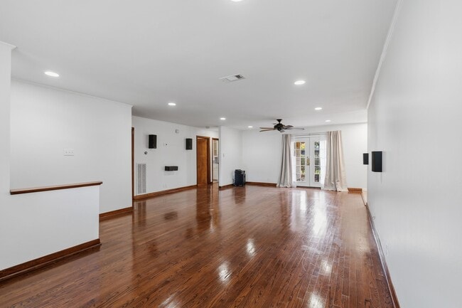 Photo - 5307 Poinciana Dr