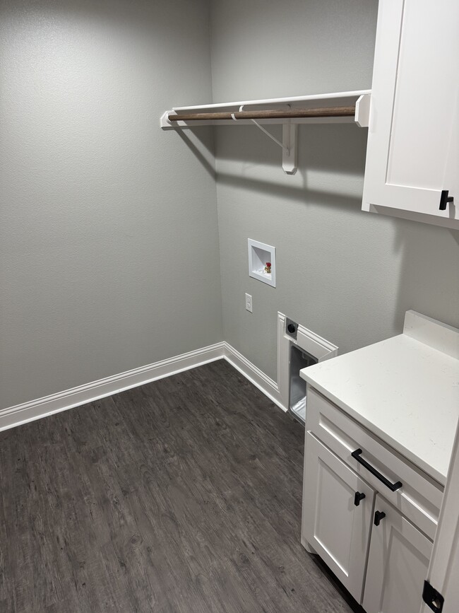 Photo - 345 Woodstock Ln