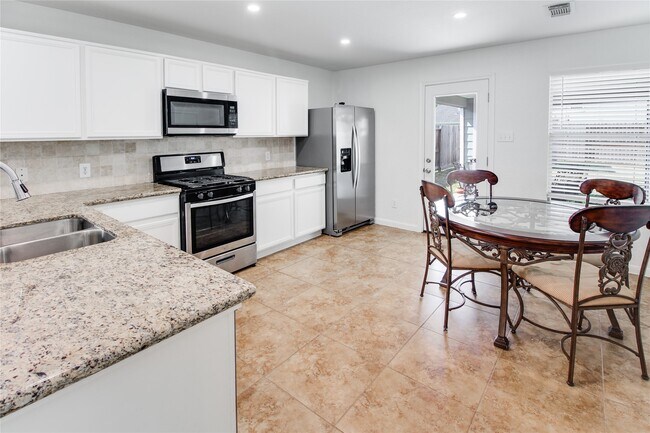 11346 Log Cabin Ln