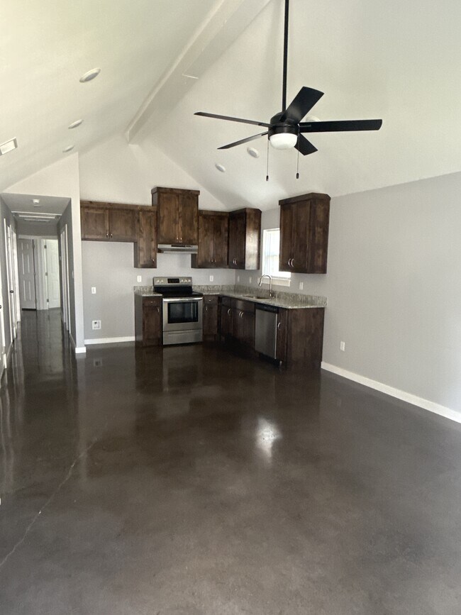 Photo - 104 Chloe Dr