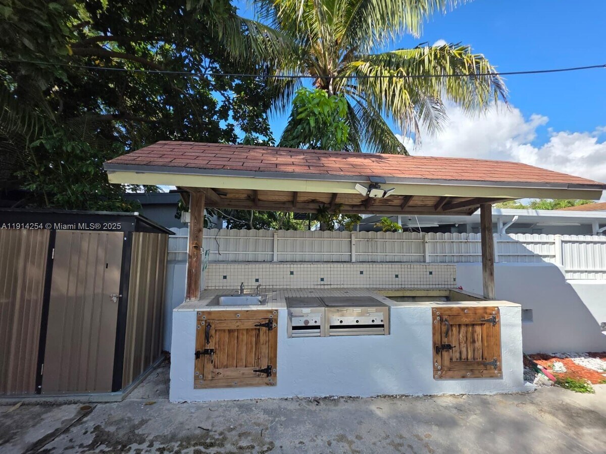 Photo - 2970 SW 17th St