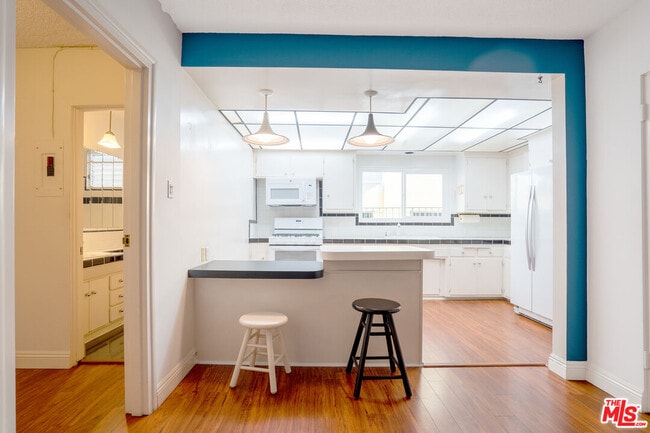 Building Photo - 446 S St Andrews Pl Unit 3