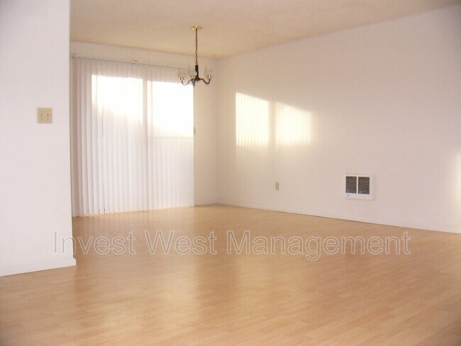 Photo - 3116 Kauffman Ave