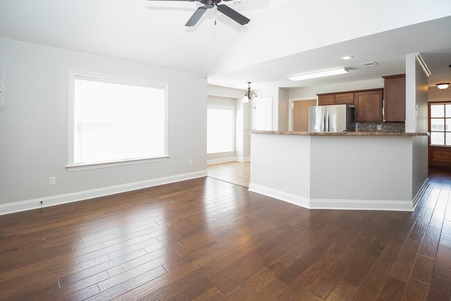 Photo - 3080 Magnolia Dr