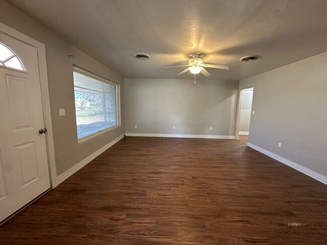 Photo - 2883 Bigler Ave