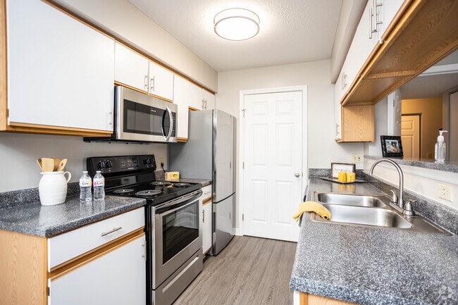 1BR, 1BA - 724 SF