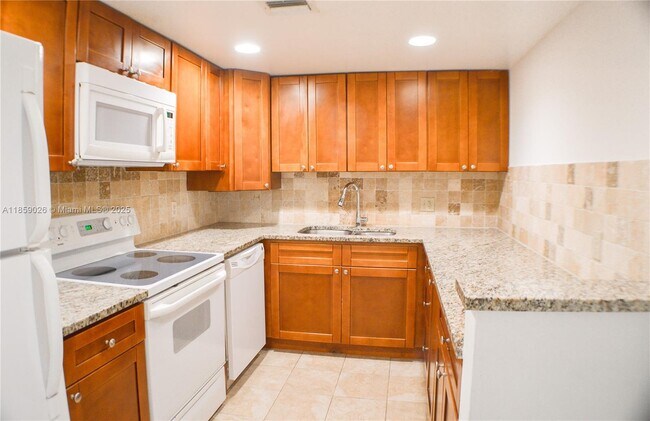 Building Photo - 733 SE 1st Way Unit 206 Rental