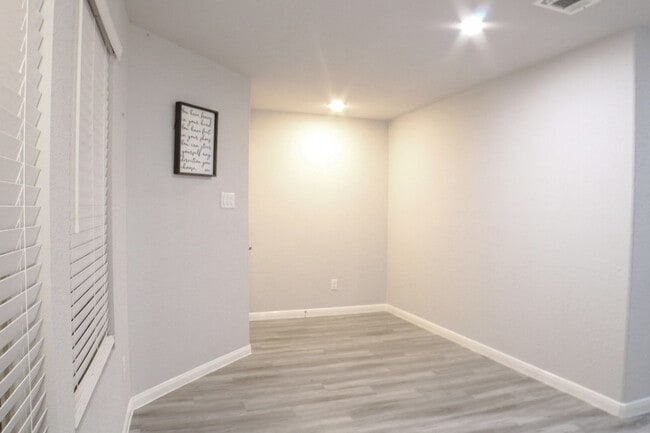 Photo - 228 S Algeria St