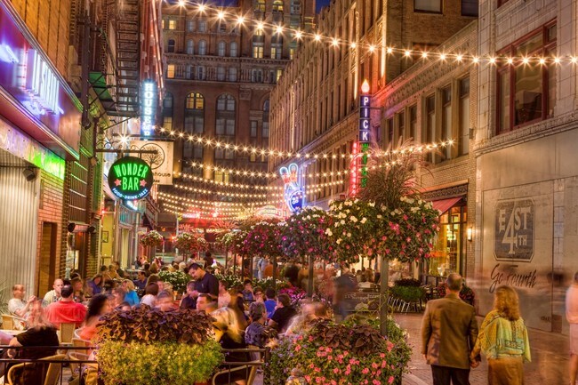 Photo - Windsor Building