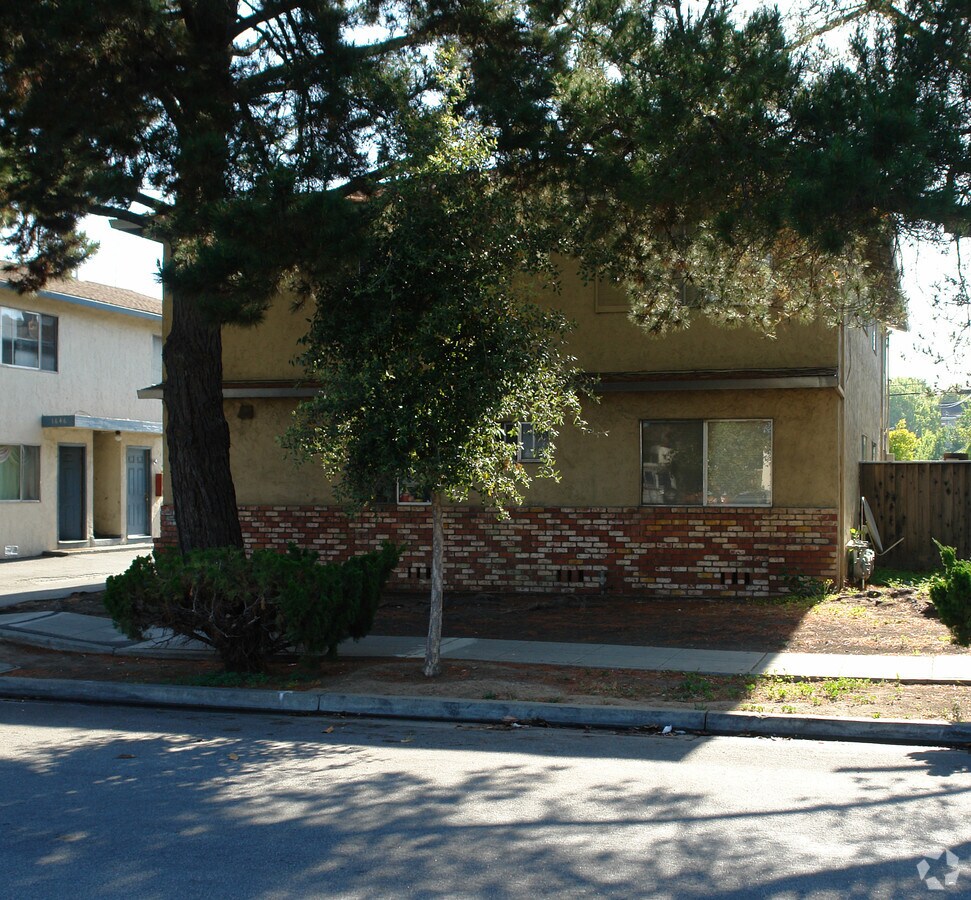 Photo - 1650 Queen Charlotte Dr