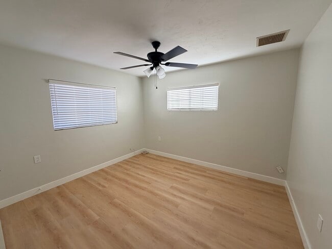 Photo - 735 W Coolidge St