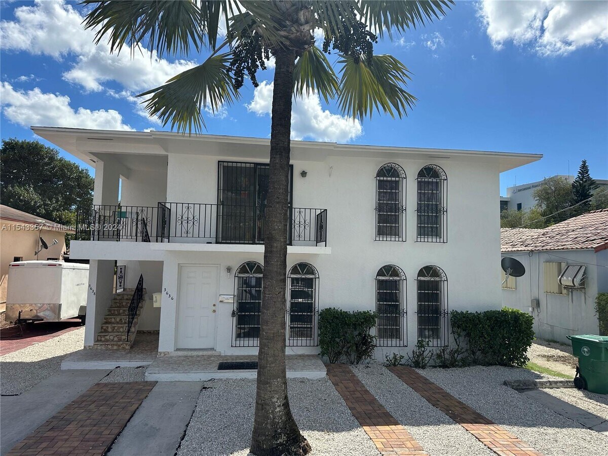 Photo - 3636 SW 6th St Unit 2