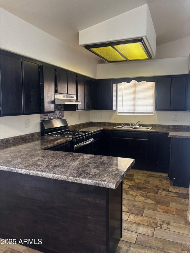 Photo - 814 E 13th St