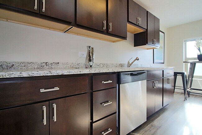 Photo - 38 W Chestnut St