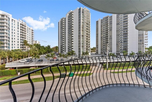 Photo - 3250 NE 28th St Unidad 403