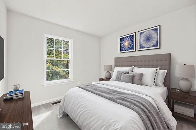 Photo - 306 Kings Crest Dr