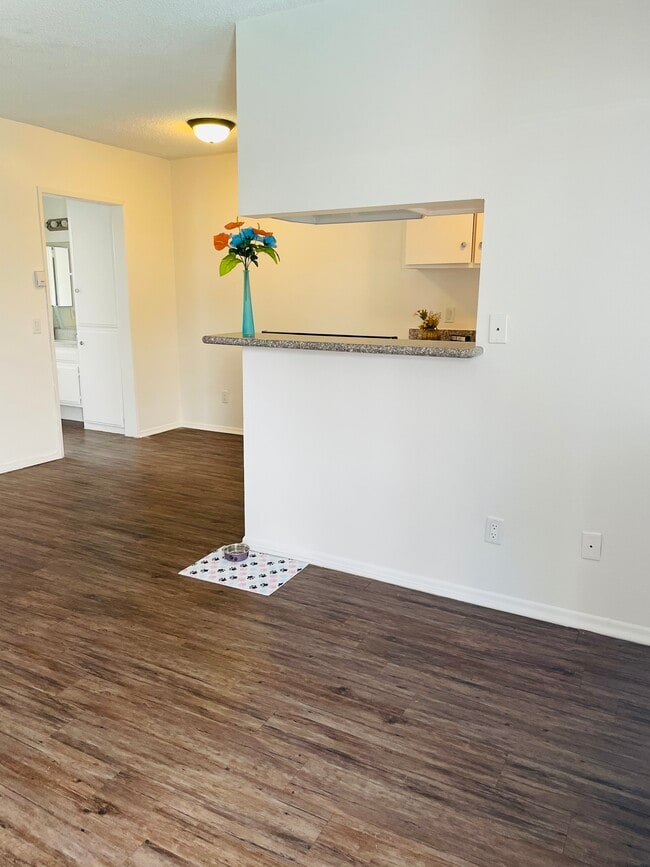 Cove Apartments - Cove Apartments