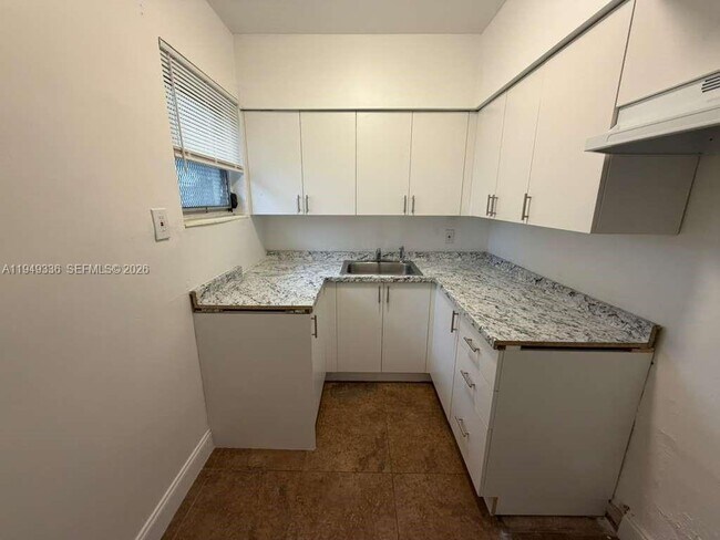 Photo - 12605 NE 13th Ave Unidad 5