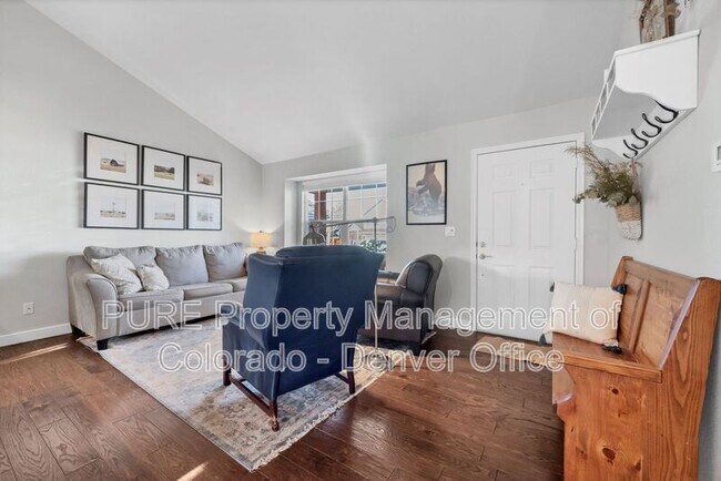 Photo - 2866 Fernwood Pl