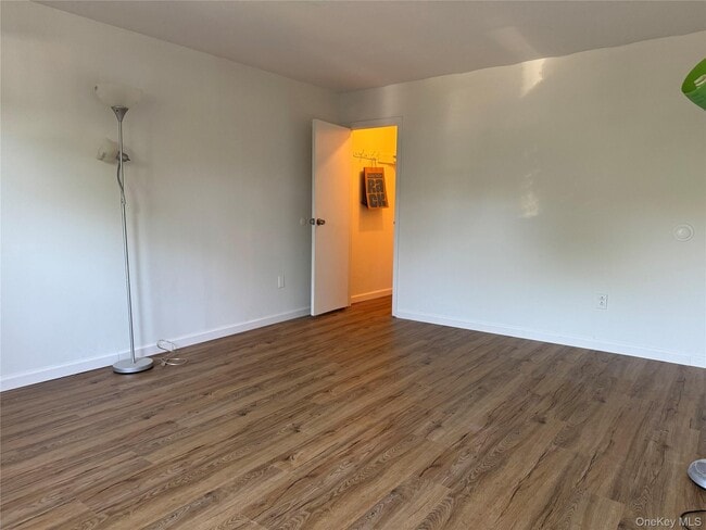 Building Photo - 46 W Lane Dr