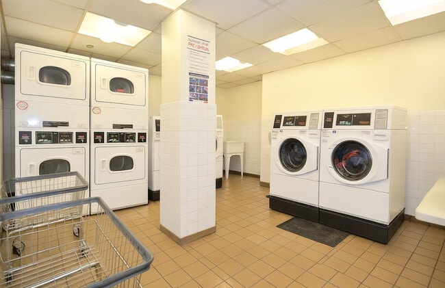 Photo - 337 E 41st St Unit 2a