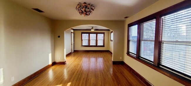 Photo - Charming 2 bedroom, 1 bathroom upper-level duplex in Saint Paul Unit 1
