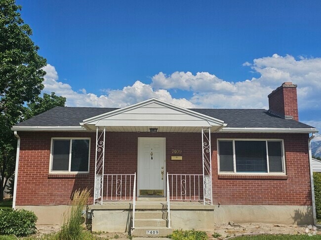 Building Photo - 7409 Maple St Rental