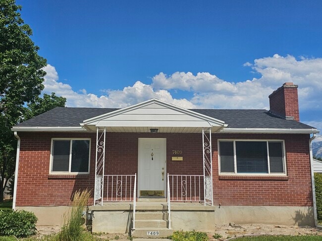 Photo - 7409 Maple St House