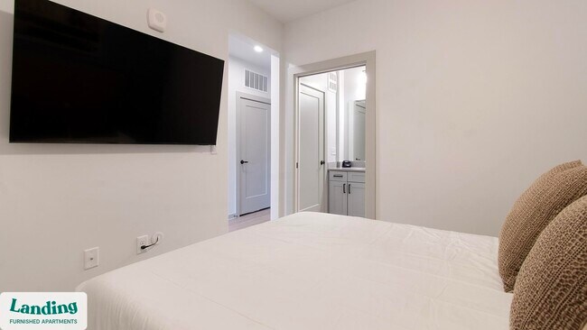 Photo - 1148 N Main St Unidad 208