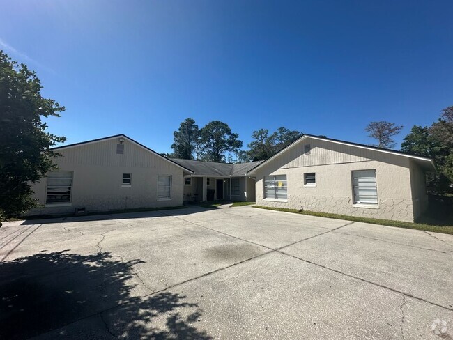 Building Photo - 3 bed 2 bath tri plex near UCF Rental