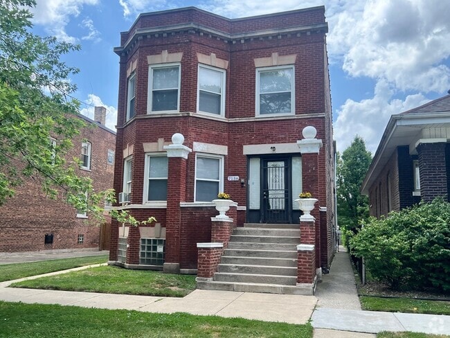 Building Photo - 7136 S Prairie Ave Rental