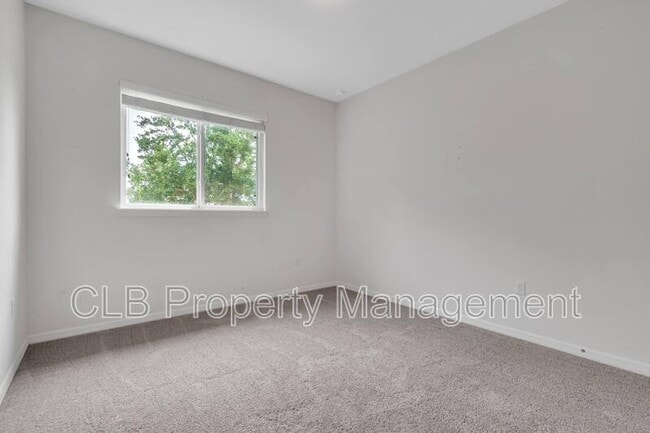 Photo - 225 Tarracina Way