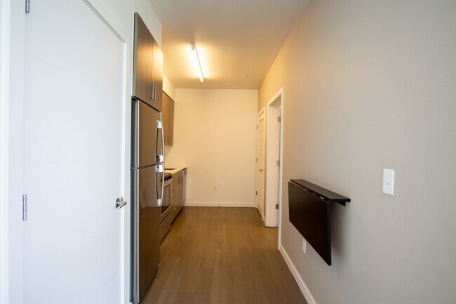 Photo - Light & Bright Top-Floor Studio w/Modern Amenities Ready Mid-April! Unidad 410