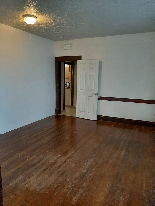 Photo - (1614 8th Ave)