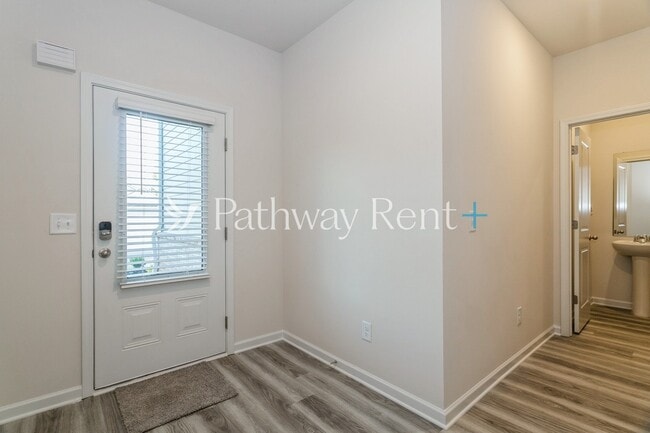 Photo - 631 Mackenzie Cv