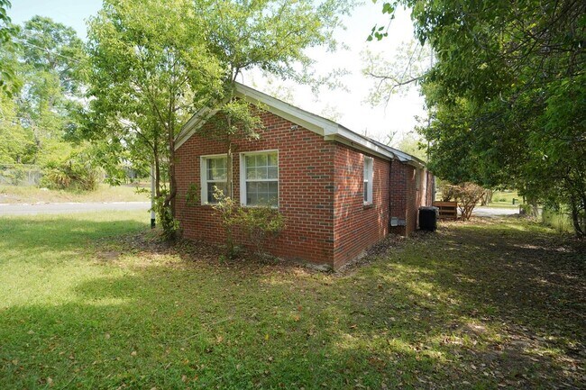 Photo - 702 Nassau St