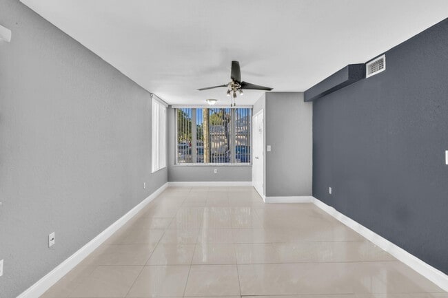 Photo - 2803 N Oakland Forest Dr