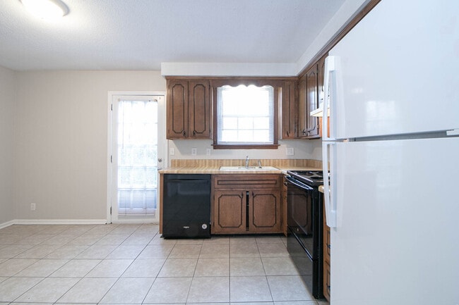 Photo - 814-B Golfview Pl