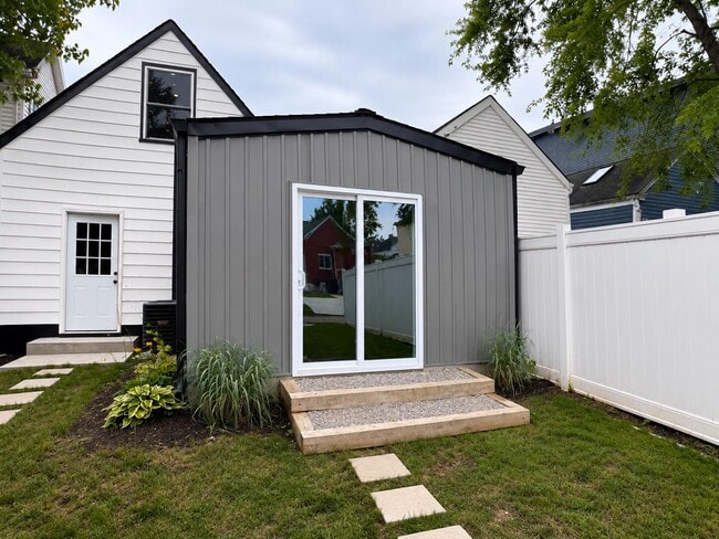 106 Ward Ave